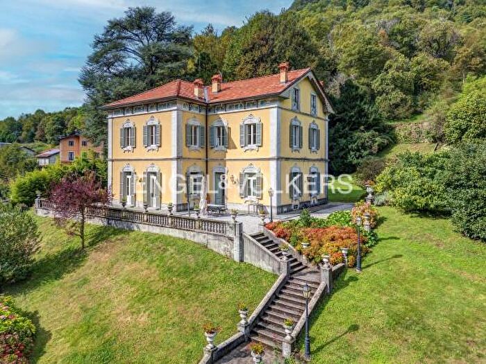 Casa con 6 locali in vendita in Valbrona