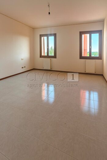 Casa con 9 locali in vendita in Via Strada Pozzetto, Albettone