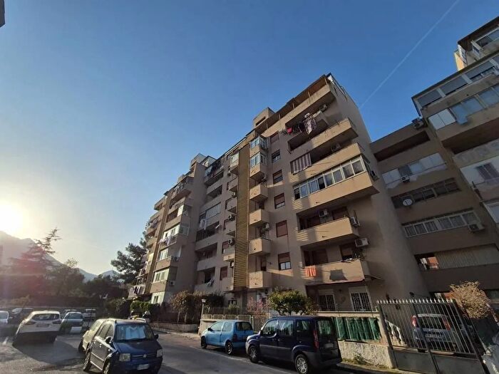 Appartamento quadrilocale in vendita in Via Cartagine d, Palermo