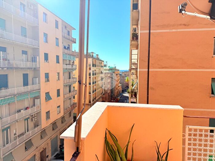 Appartamento con 5 locali in vendita in Via Giovanni Ambrogio Molfino, Genova