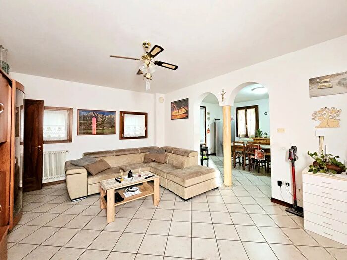 Casa quadrilocale in vendita in Via Cesare Battisti, Villa Estense