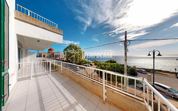 Appartamento trilocale in vendita in Via Umberto I, Santa Cesarea Terme