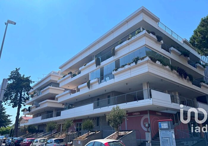 Appartamento trilocale in vendita in Via di Acilia, Roma