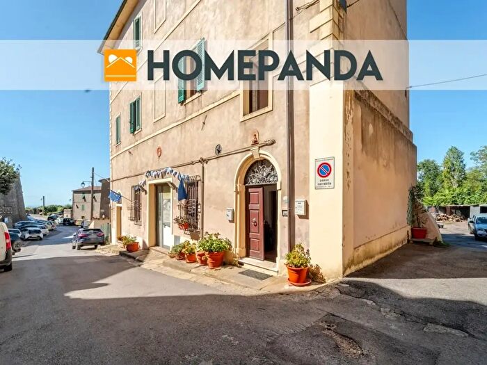 Appartamento con 6 locali in vendita in Via C Pellegrini, Roccastrada