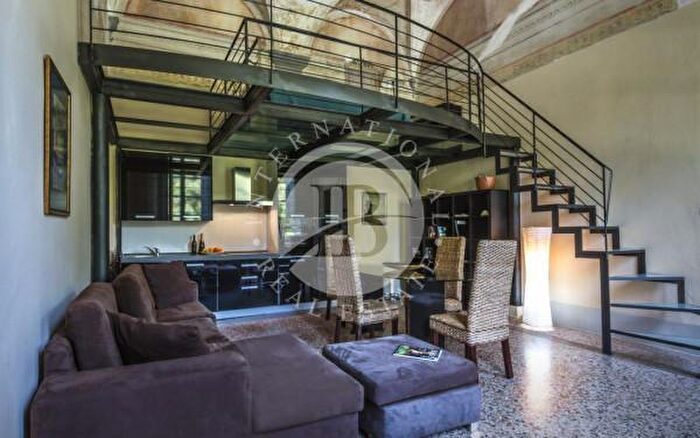 Appartamento trilocale in vendita in Lucca