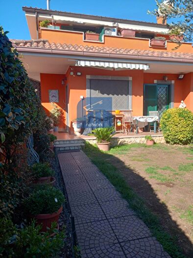 Casa con 5 locali in vendita in Via Oceano Pacifico, Pomezia