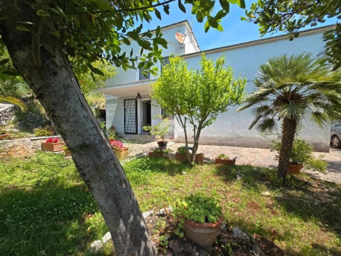 Casa con 6 locali in affitto in Località di Mezzo Monte, Acuto