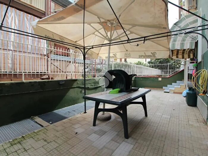 Appartamento trilocale in vendita in Via Inserra, Palermo