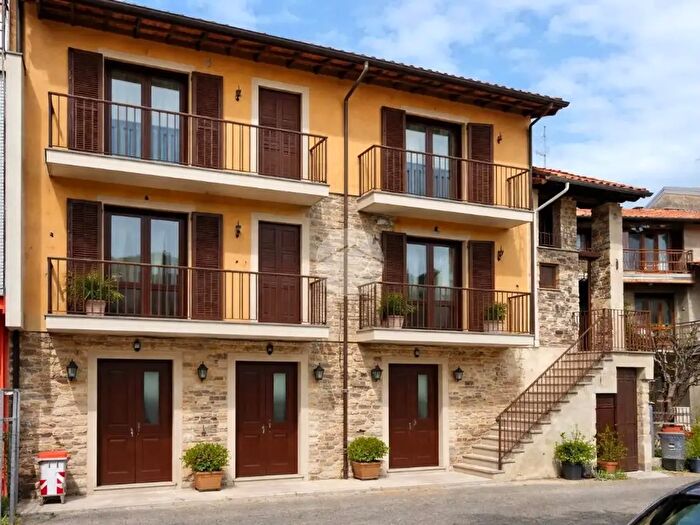 Casa con 8 locali in vendita in Via Milano, Vigliano Biellese