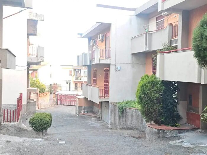 Appartamento trilocale in vendita in Via G Grasso, Aci Castello