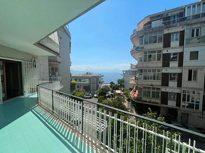Appartamento con 6 locali in affitto in Via Francesco Petrarca, Posillipo, Napoli