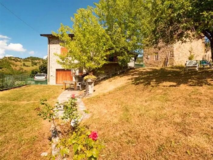 Casa con 7 locali in vendita in Montefiorino