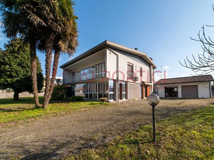 Casa con 5 locali in vendita in Fosso