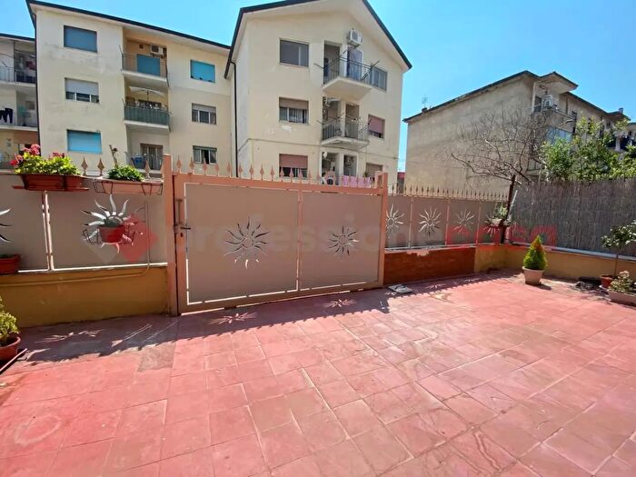 Appartamento quadrilocale in vendita in Via Como Snc, Mondragone