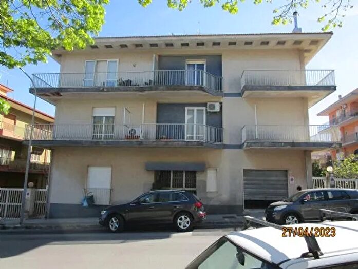 Appartamento con 6 locali in vendita in Via Alcide De Gasperi Ragusa, Ragusa