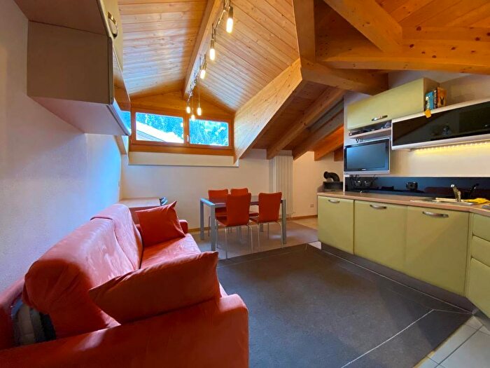 Appartamento trilocale in vendita in Via Corti, Campodolcino