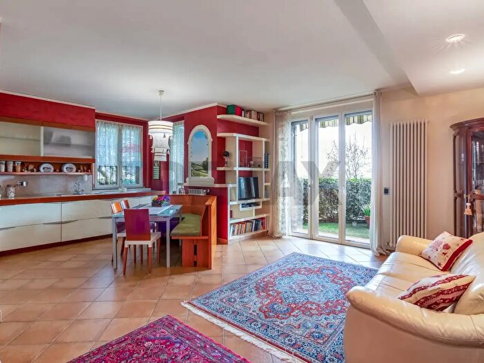 Appartamento quadrilocale in vendita in Via Lago del Garda, Mulazzano