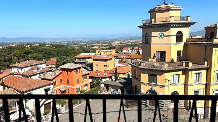 Casa con 6 locali in vendita in Via Butinale Montefiascone, Montefiascone