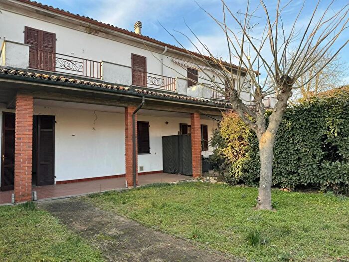 Casa quadrilocale in vendita in Via Giuseppe Garibaldi Lomello, Lomello