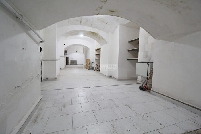 Appartamento con 9 locali in vendita in Napoli