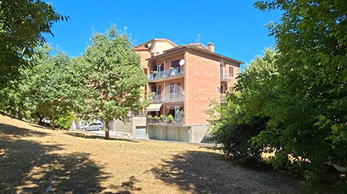 Appartamento trilocale in vendita in Via Valadier, Spoleto