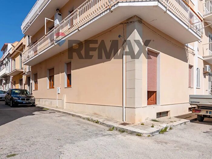 Appartamento con 5 locali in vendita in Via Marsala, Rosolini