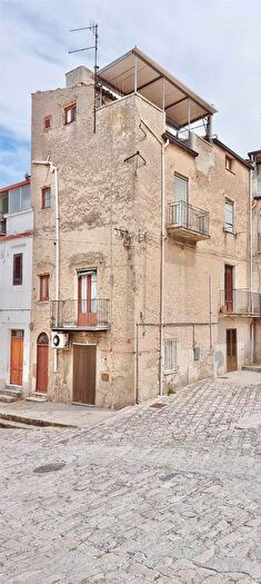 Casa con 5 locali in vendita in Chiusa Sclafani