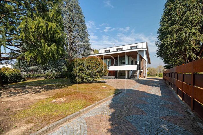 Casa con 5 locali in vendita in Via Rivarolo, Salassa