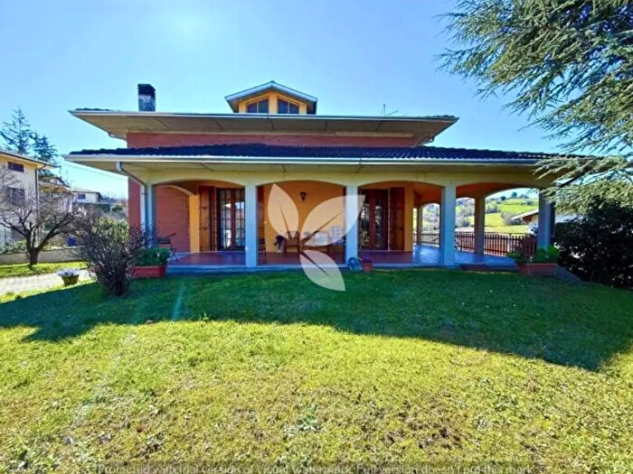 Casa con 6 locali in vendita in Lesignano De Bagni