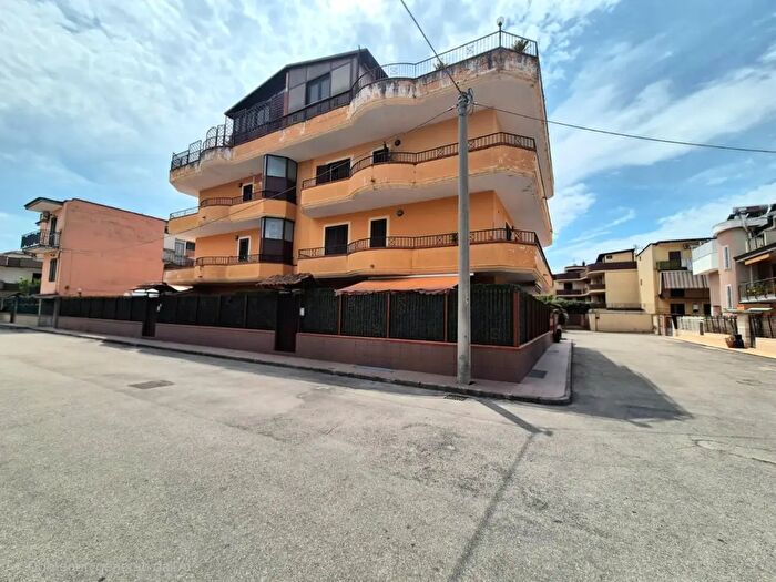 Appartamento trilocale in vendita in Via Caracciolo, Caivano