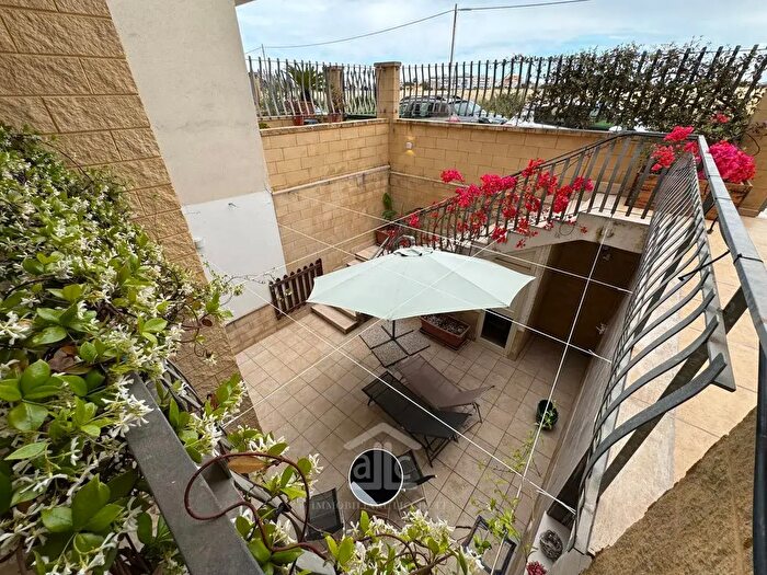 Casa quadrilocale in vendita in Via Vecchia San Pietro in Lama, Lecce
