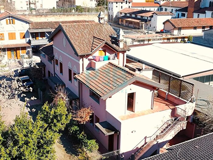 Appartamento trilocale in vendita in Via Milano, Brescia