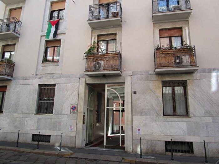 Appartamento bilocale in affitto in Via Lesmi, Corso Genova, Milano