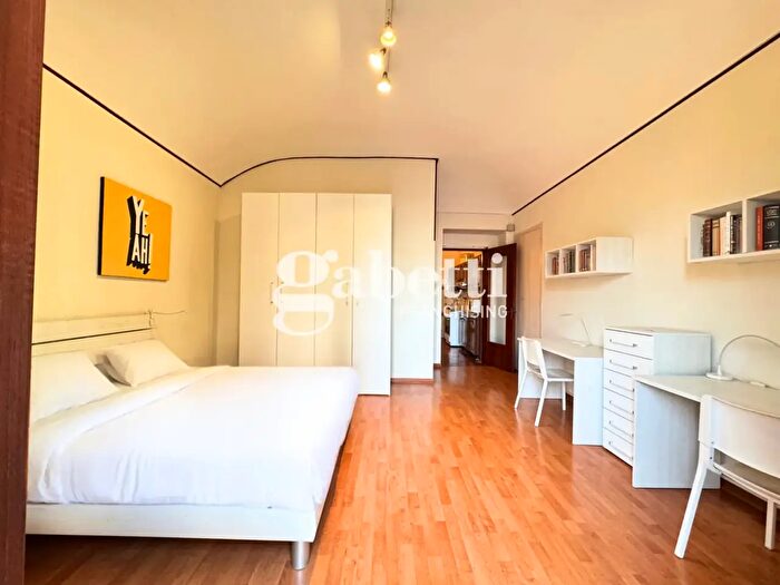 Appartamento trilocale in vendita in Via Buenos Aires, Torino