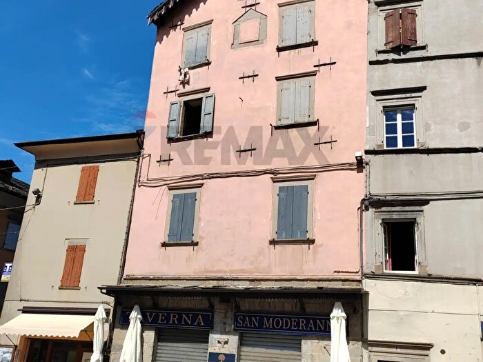 Appartamento con 5 locali in vendita in Piazza San Moderanno, Berceto