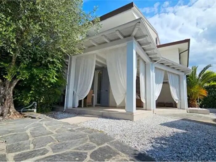 Casa con 6 locali in vendita in Via Provinciale, Forte Dei Marmi
