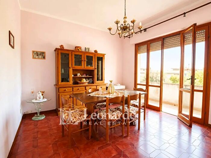 Appartamento con 5 locali in vendita in Via Colombo, Viareggio