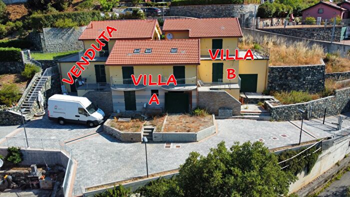 Casa con 6 locali in vendita in Deiva Marina
