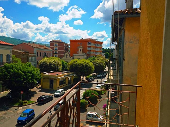 Appartamento quadrilocale in affitto in Piazza Guglielmo Marconi, Centro, Vetralla
