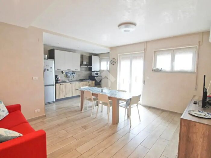 Appartamento con 5 locali in vendita in Via Dante, Campomarino