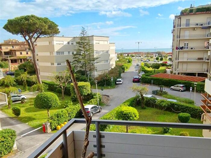 Appartamento con 5 locali in affitto in quartiere Diaz, Città Giardino, Viareggio