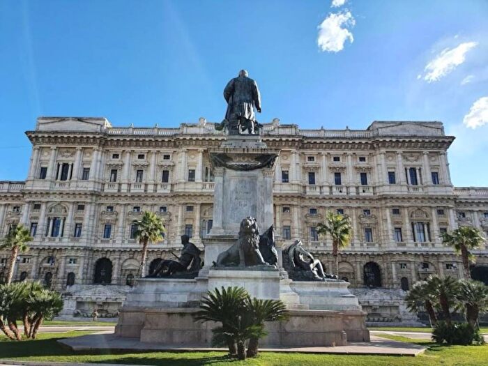 Casa in vendita in Piazza Camillo Benso di Cavour, Prati, Roma