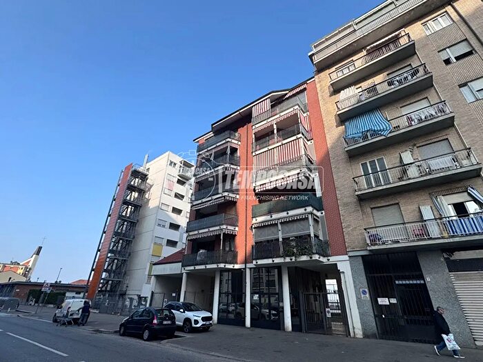 Appartamento trilocale in vendita in Via Ivrea, Torino