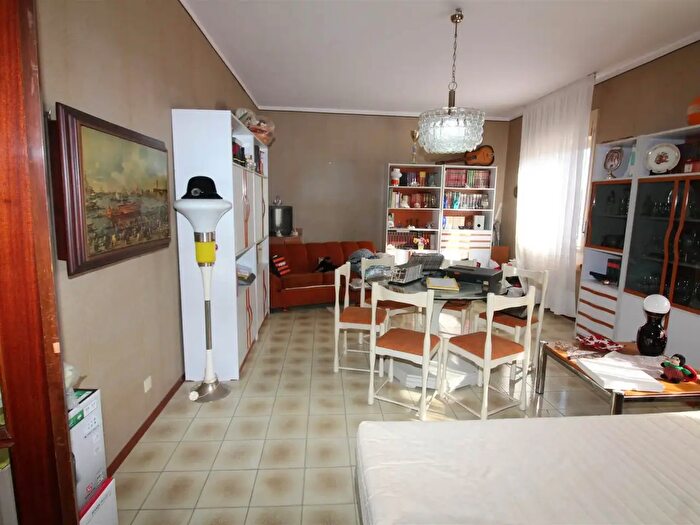 Appartamento con 6 locali in vendita in Largo Aldo Moro, Carlentini