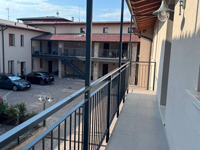 Appartamento trilocale in affitto in Via Ettore Bianchetti, Centro, San Zeno Naviglio