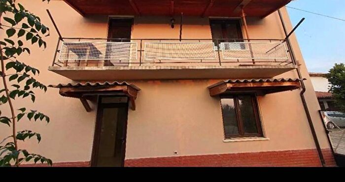 Casa con 5 locali in vendita in Tortona