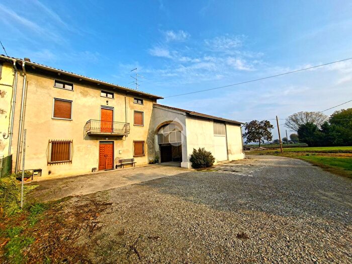 Casa quadrilocale in vendita in Località Copermio, Colorno