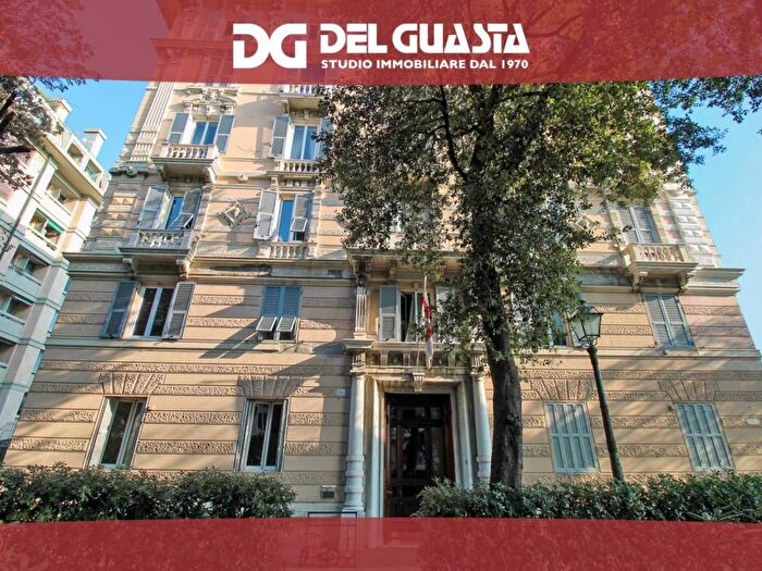 Appartamento con 6 locali in affitto in Via Corsica, Carignano, Genova