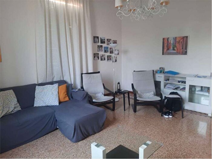 Appartamento con 6 locali in affitto in via dcucchiari, SantAgnese Università, Modena