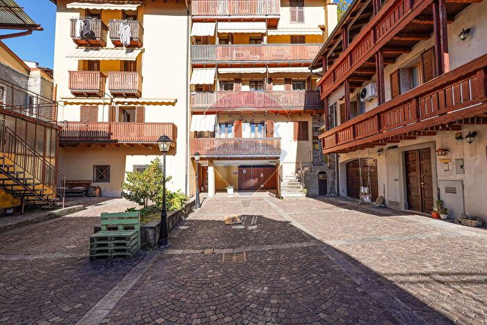 Appartamento trilocale in vendita in Via Roma, Cisano Bergamasco